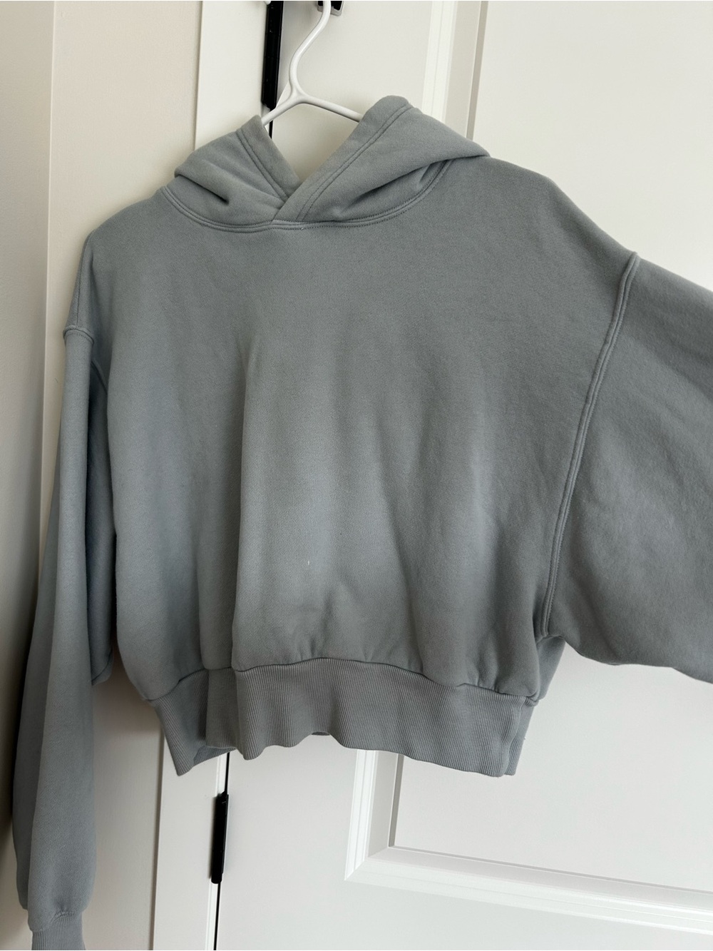 TNA Cozy Fleece Cropped Light Gray Hoodie Sweater
